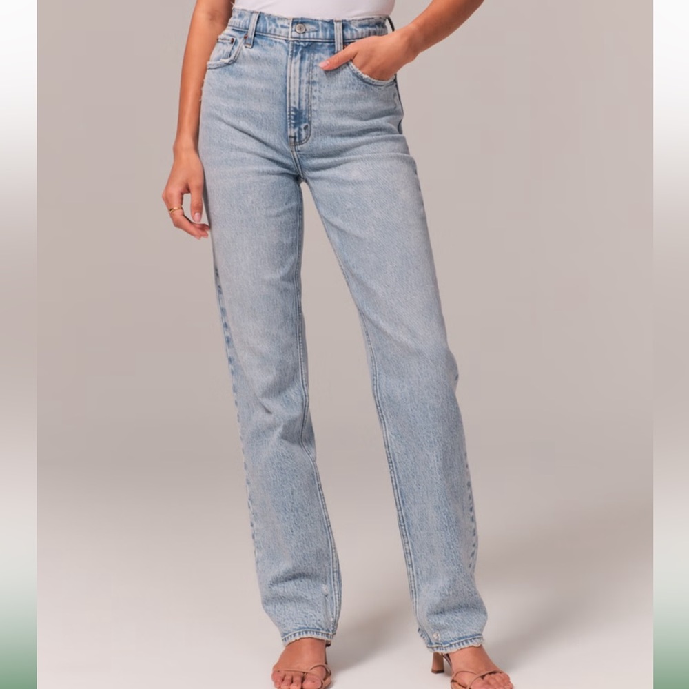 NEW Abercrombie & Fitch 90s Straight Ultra High Rise Light Wash Jeans Sz 26 / 2R